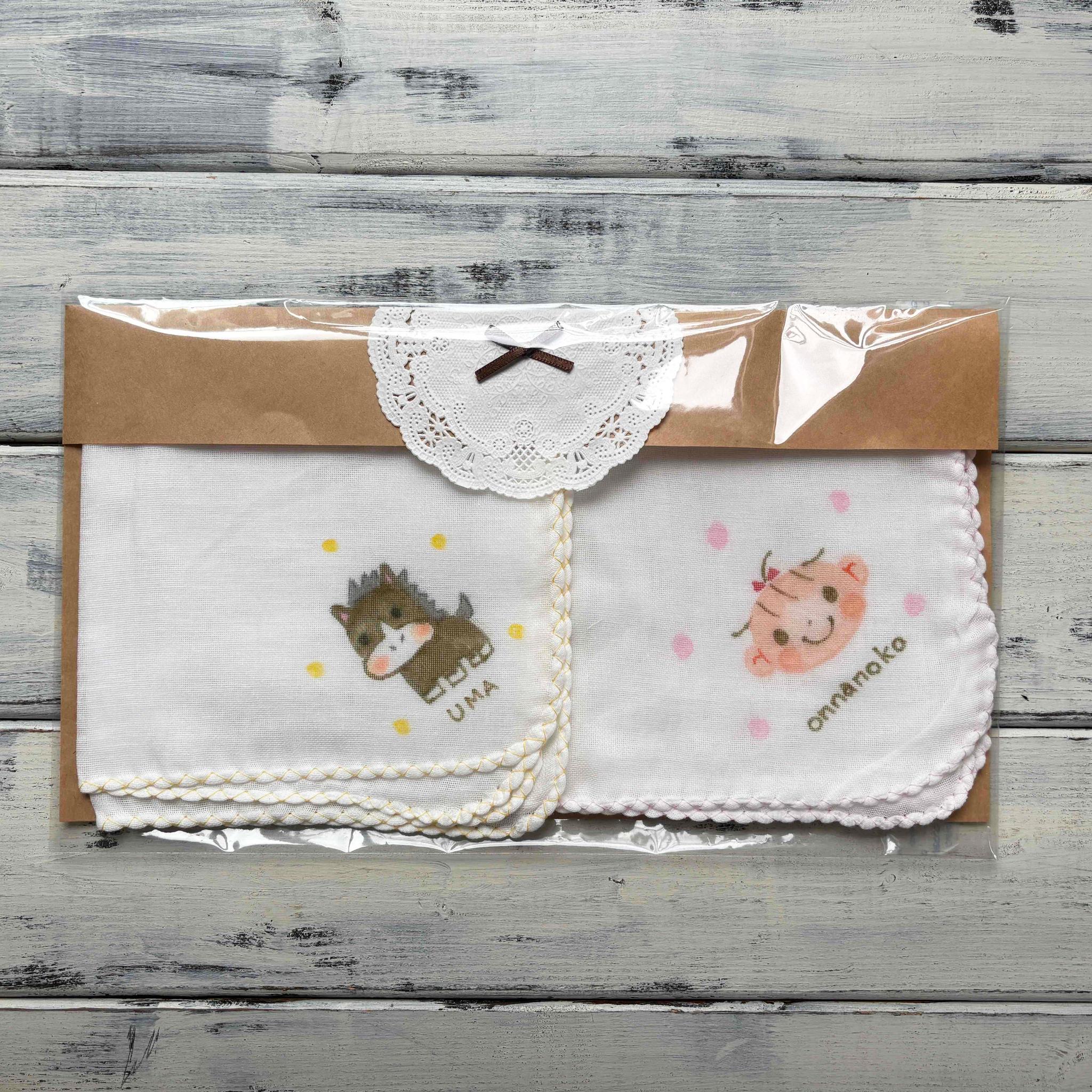 午年の出産祝に*名入れガーゼハンカチ(子馬と女の子)1枚目の画像